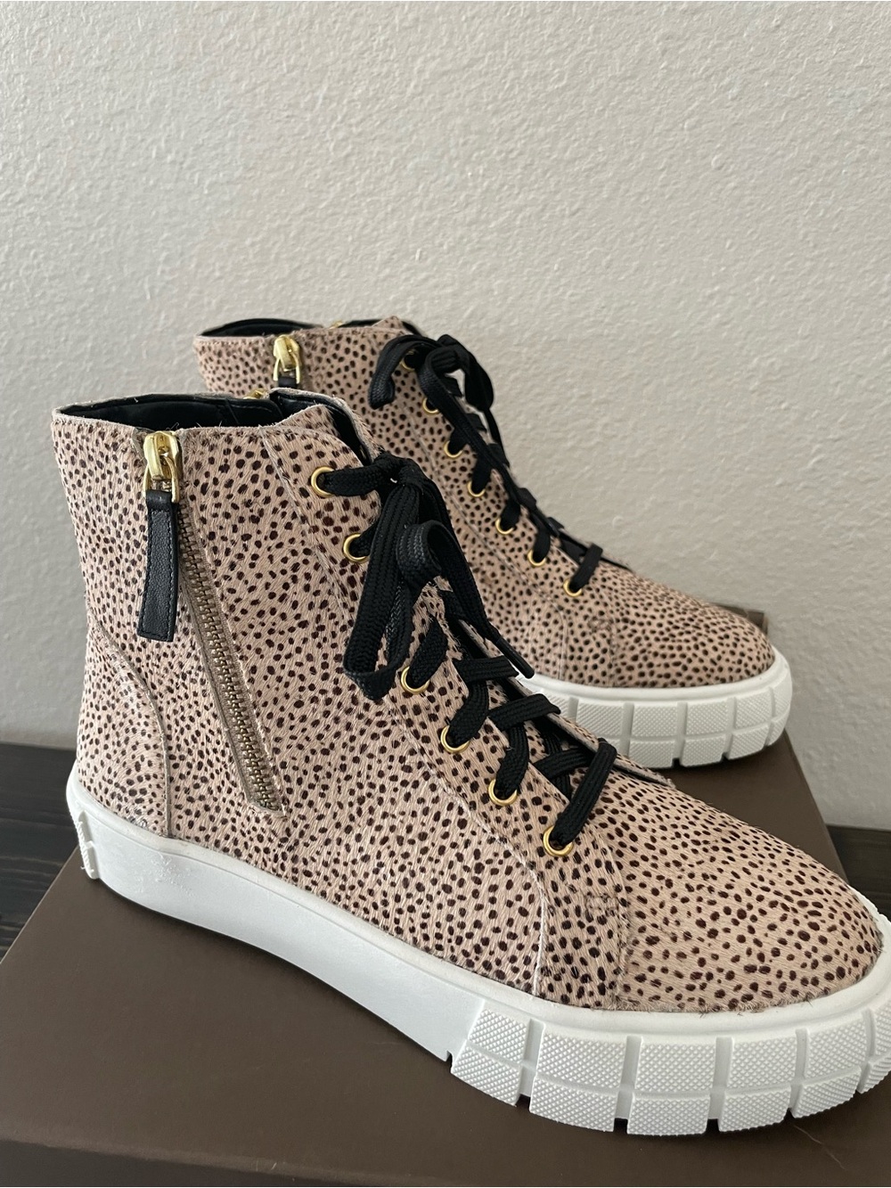 Exotic High-Top Lace-Up Fashion Sneakers in Pink Cheetah Print